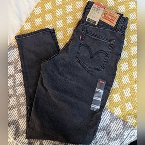 NWT Levi's High Waisted Mom Jeans